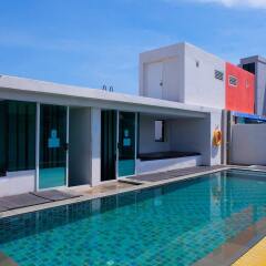 Отель iCheck inn Central Patong бассейн фото 2