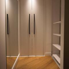Отель The Capital Suites сейф в номере