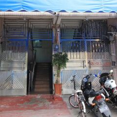 Huarui Hostel парковка