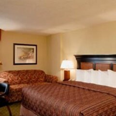Отель Fort Rapids Indoor Waterpark Resort Колумбус комната для гостей