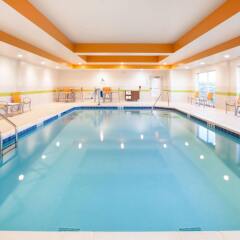 Отель Holiday Inn Express & Suites Indianapolis NE - Noblesville бассейн