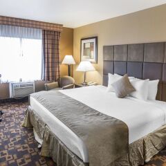 Отель Quality Inn & Suites Denver Stapleton комната для гостей фото 5
