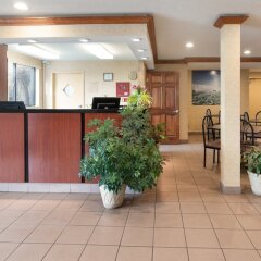 Отель Super 8 by Wyndham Niagara Falls NY США, Ниагара-Фолс - отзывы, цены и фото номеров - забронировать отель Super 8 by Wyndham Niagara Falls NY онлайн интерьер отеля фото 3
