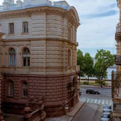 Отель City of Rivers Near Hermitage 4 Rooms Санкт-Петербург балкон