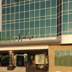 Отель Holiday Inn Bur Dubai Embassy District Дубай балкон