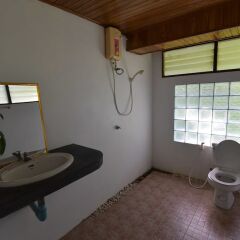 Отель Baan Suan Farmstay Ланта ванная