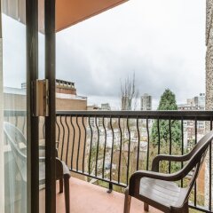 Отель Sunset Inn and Suites Канада, Ванкувер - отзывы, цены и фото номеров - забронировать отель Sunset Inn and Suites онлайн балкон