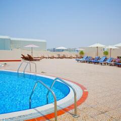 Cassells Al Barsha Hotel by IGH пляж