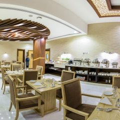 Отель Muscat Gate Hotel Оман, Маскат - отзывы, цены и фото номеров - забронировать отель Muscat Gate Hotel онлайн питание фото 2