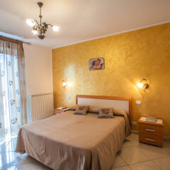 Отель Haidi House Bed and Breakfast Аджерола комната для гостей