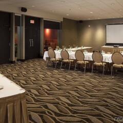 Отель Holiday Inn Vancouver Downtown & Suites Канада, Ванкувер - отзывы, цены и фото номеров - забронировать отель Holiday Inn Vancouver Downtown & Suites онлайн помещение для мероприятий