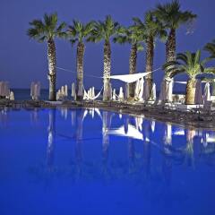 Отель Vrissiana Beach Hotel Кипр, Протарас - 1 отзыв об отеле, цены и фото номеров - забронировать отель Vrissiana Beach Hotel онлайн бассейн фото 2