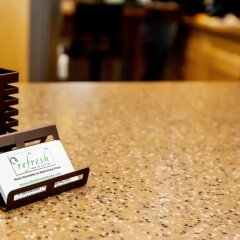 Отель Refresh Inn & Suites спортивное сооружение