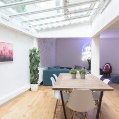 Отель Incredible 4 bedroom family home with roof terrace in Kensington питание