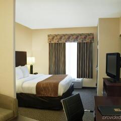 Отель Comfort Suites Cicero сейф в номере