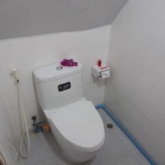 Отель Poonsap Apartment Таиланд, Ланта - отзывы, цены и фото номеров - забронировать отель Poonsap Apartment онлайн ванная
