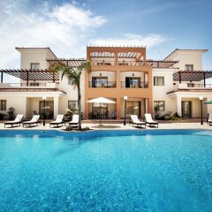 Отель Oracle Exclusive Resort бассейн фото 4