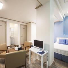 Отель K-guesthouse Sinchon 2 комната для гостей фото 3