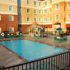Отель Staybridge Suites Sacramento Airport Natomas бассейн