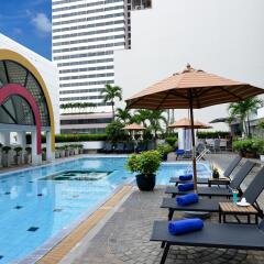 Отель BelAire Bangkok Бангкок бассейн