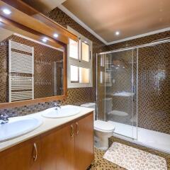 Отель Lydias Beach House Кипр, Авгору - отзывы, цены и фото номеров - забронировать отель Lydias Beach House онлайн ванная