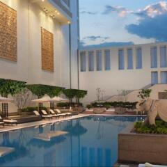 Jaipur Marriott Hotel бассейн