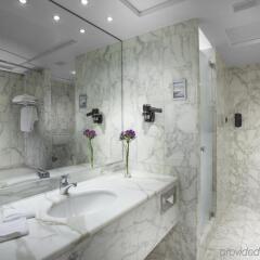 Отель InterContinental Prague Чехия, Прага - 12 отзывов об отеле, цены и фото номеров - забронировать отель InterContinental Prague онлайн ванная фото 2