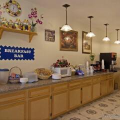Отель Americas Best Value Inn & Suites-Bush Int'l Airport питание