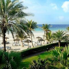 Ajman Hotel пляж