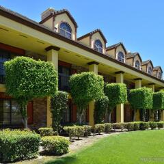 Отель Best Western Plus Raffles Inn & Suites фото 7