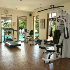 Отель Andaman White Beach Resort Таиланд, пляж Банг-Тао - 3 отзыва об отеле, цены и фото номеров - забронировать отель Andaman White Beach Resort онлайн фитнесс-зал фото 2