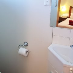 Spacious 2-Storey Home By The Bay: Sleeps 12 in Brisbane, Australia from 338$, photos, reviews - zenhotels.com bathroom photo 2
