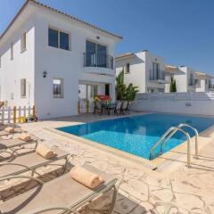 Отель Villa Margarita for Kids Кипр, Протарас - отзывы, цены и фото номеров - забронировать отель Villa Margarita for Kids онлайн бассейн фото 2