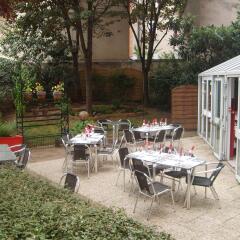 Отель Median Paris Congrès