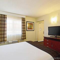 Отель La Quinta Inn & Suites San Diego SeaWorld/Zoo Area удобства в номере