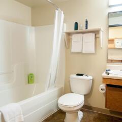 Отель WoodSpring Suites Columbus North I-270 США, Колумбус - отзывы, цены и фото номеров - забронировать отель WoodSpring Suites Columbus North I-270 онлайн ванная фото 2