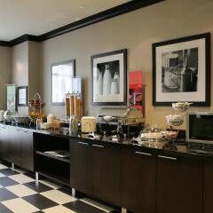 Отель Hampton Inn by Hilton Toronto Airport Corporate Centre Канада, Торонто - отзывы, цены и фото номеров - забронировать отель Hampton Inn by Hilton Toronto Airport Corporate Centre онлайн питание фото 2