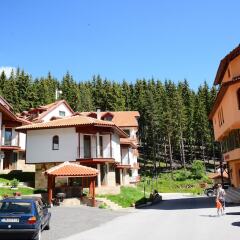 Отель Chalets at Pamporovo Village Болгария, Пампорово - отзывы, цены и фото номеров - забронировать отель Chalets at Pamporovo Village онлайн парковка