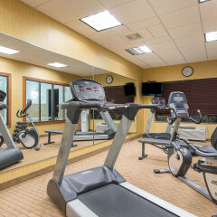 Отель Holiday Inn Express and Suites Lafayette East фитнесс-зал
