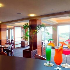 Отель Pacific Island Club Тамунинг гостиничный бар