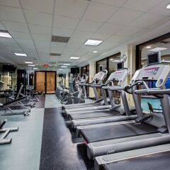 Отель Crowne Plaza Hotel-Newark Airport США, Элизабет - отзывы, цены и фото номеров - забронировать отель Crowne Plaza Hotel-Newark Airport онлайн фитнесс-зал фото 3