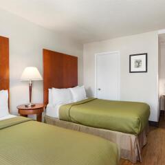 Отель Thriftlodge Saskatoon комната для гостей фото 2
