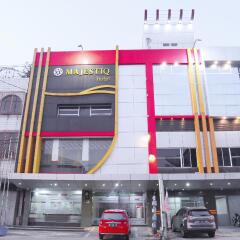 OYO 542 Majestiq Hotel парковка