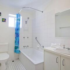 Beach Breakers Resort in Sunrise Beach, Australia from 164$, photos, reviews - zenhotels.com bathroom