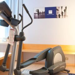 Отель TRYP Barcelona Aeropuerto Hotel Испания, Эль-Прат-де-Льобрегат - 7 отзывов об отеле, цены и фото номеров - забронировать отель TRYP Barcelona Aeropuerto Hotel онлайн фитнесс-зал фото 4