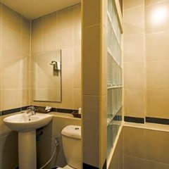 Отель Phuket Airport Guesthouse Таиланд, пляж Май Кхао - отзывы, цены и фото номеров - забронировать отель Phuket Airport Guesthouse онлайн ванная