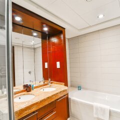 Отель Mayfair - Ease by Emaar Two Bedroom ванная фото 2