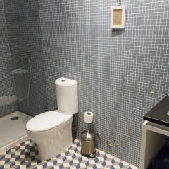 Отель YOURS GuestHouse Porto ванная