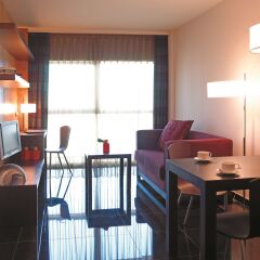 Отель Hesperia Fira Suites комната для гостей фото 3
