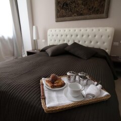 Отель Les Suites Bari Бари в номере